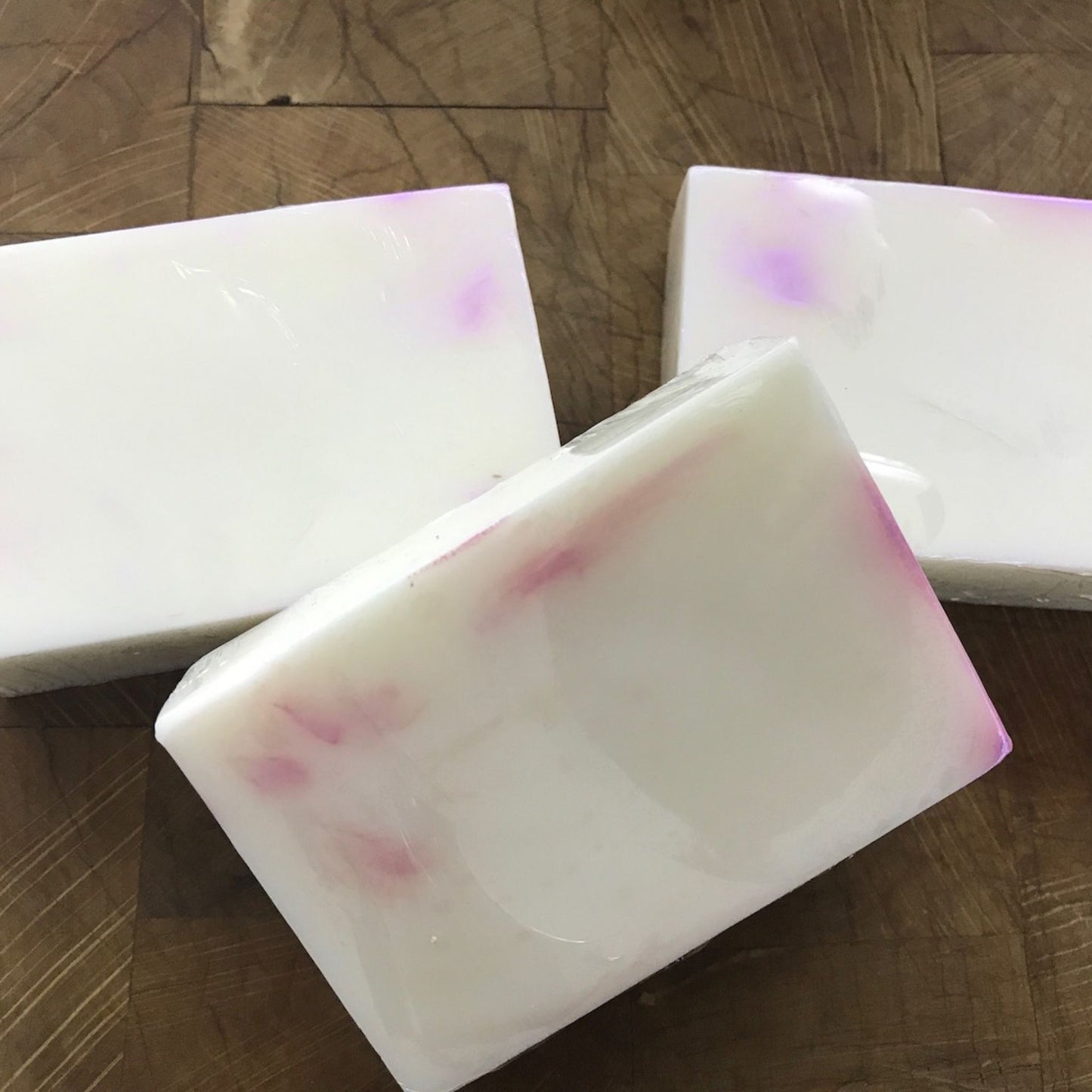 ENGLISH PEAR & FREESIA HANDMADE SOAP BAR